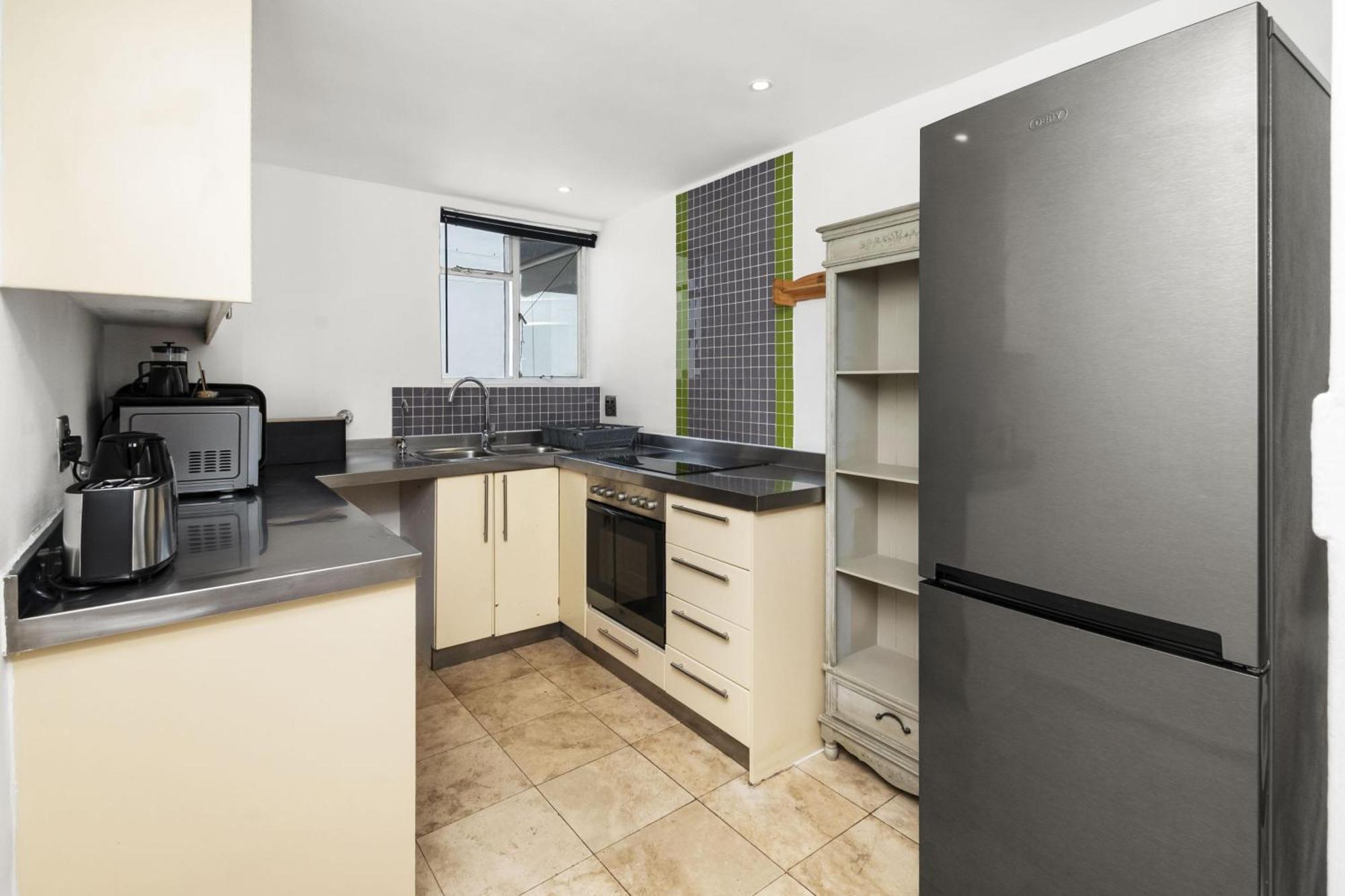 Apartment 259 On Beach: 1 Bedroom For 4 In Sea Point *