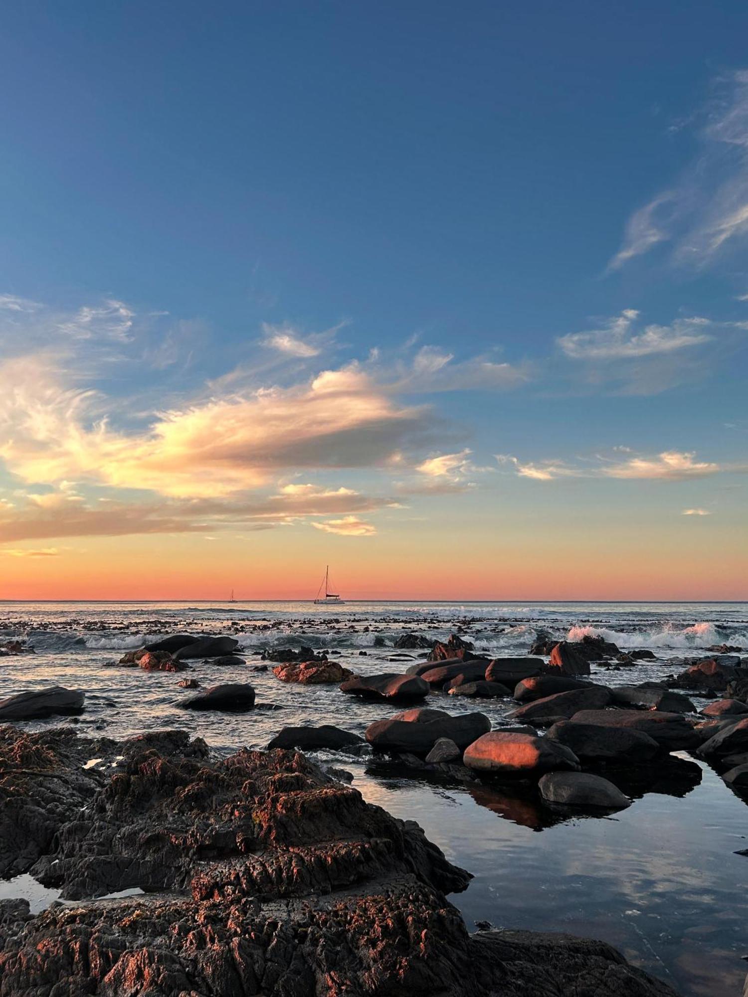259 On Beach: 1 Bedroom For 4 In Sea Point Cape Town
