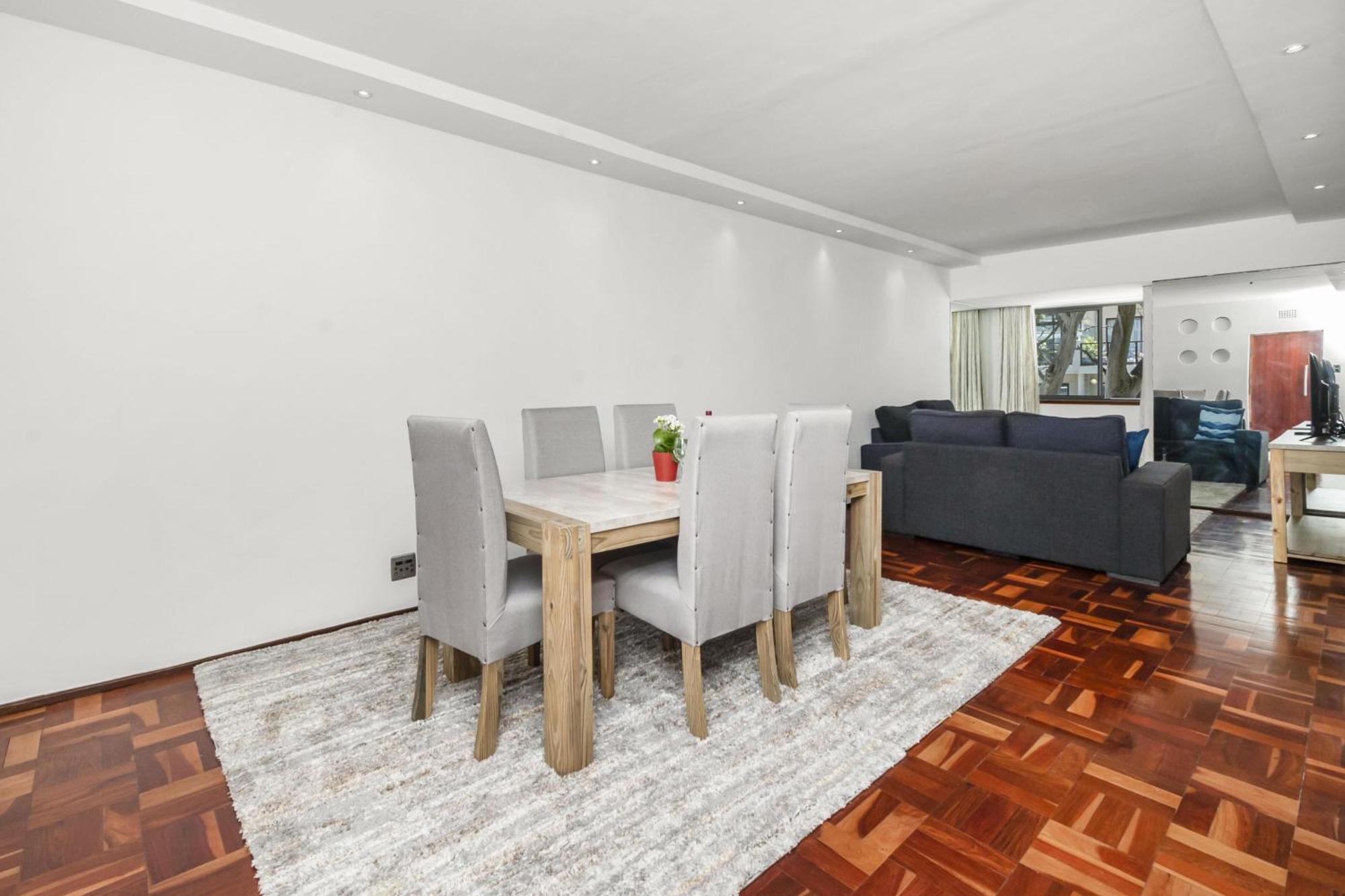 259 On Beach: 1 Bedroom For 4 In Sea Point * Cape Town