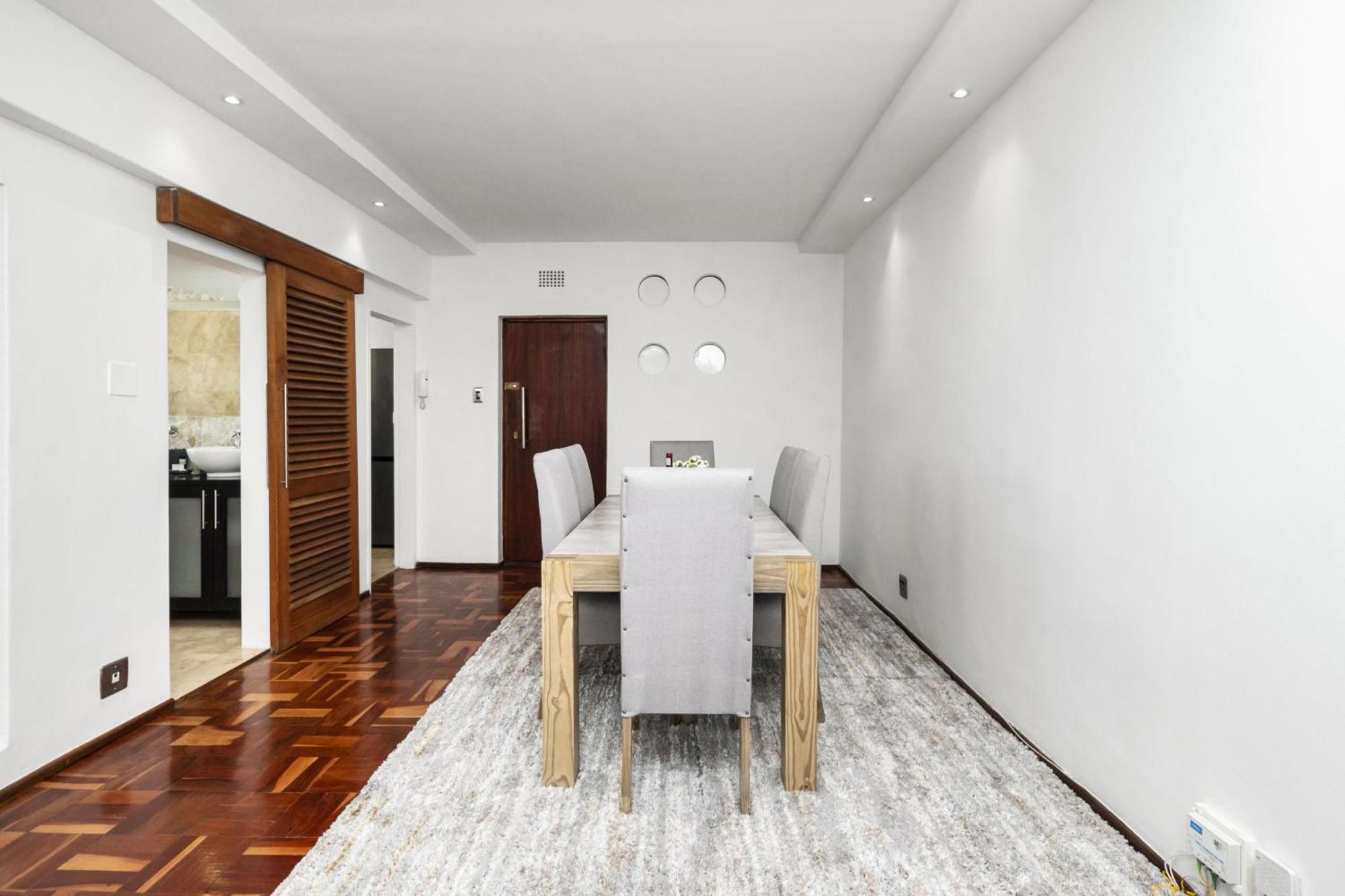 Apartment 259 On Beach: 1 Bedroom For 4 In Sea Point *