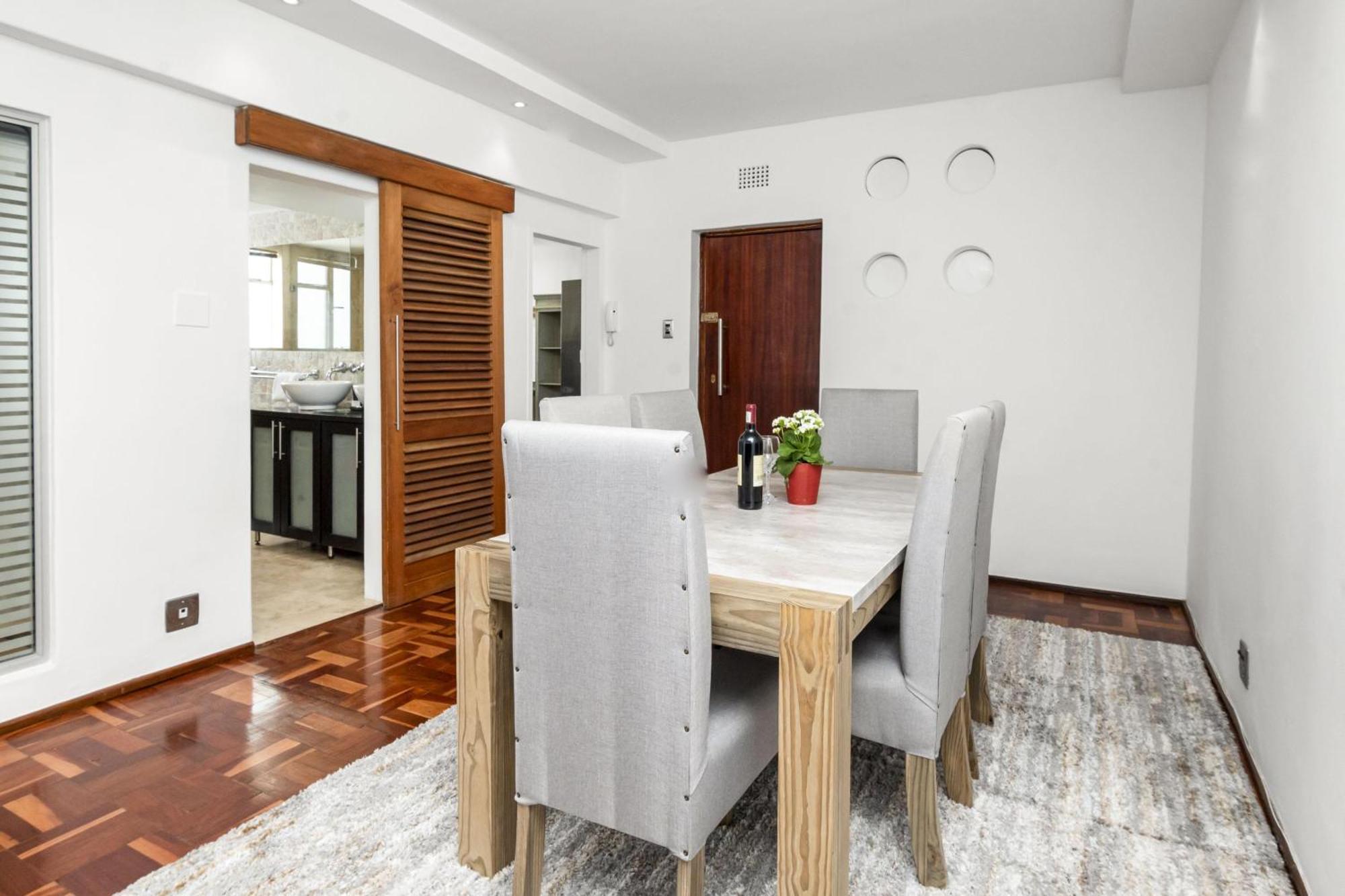 259 On Beach: 1 Bedroom For 4 In Sea Point Apartment *