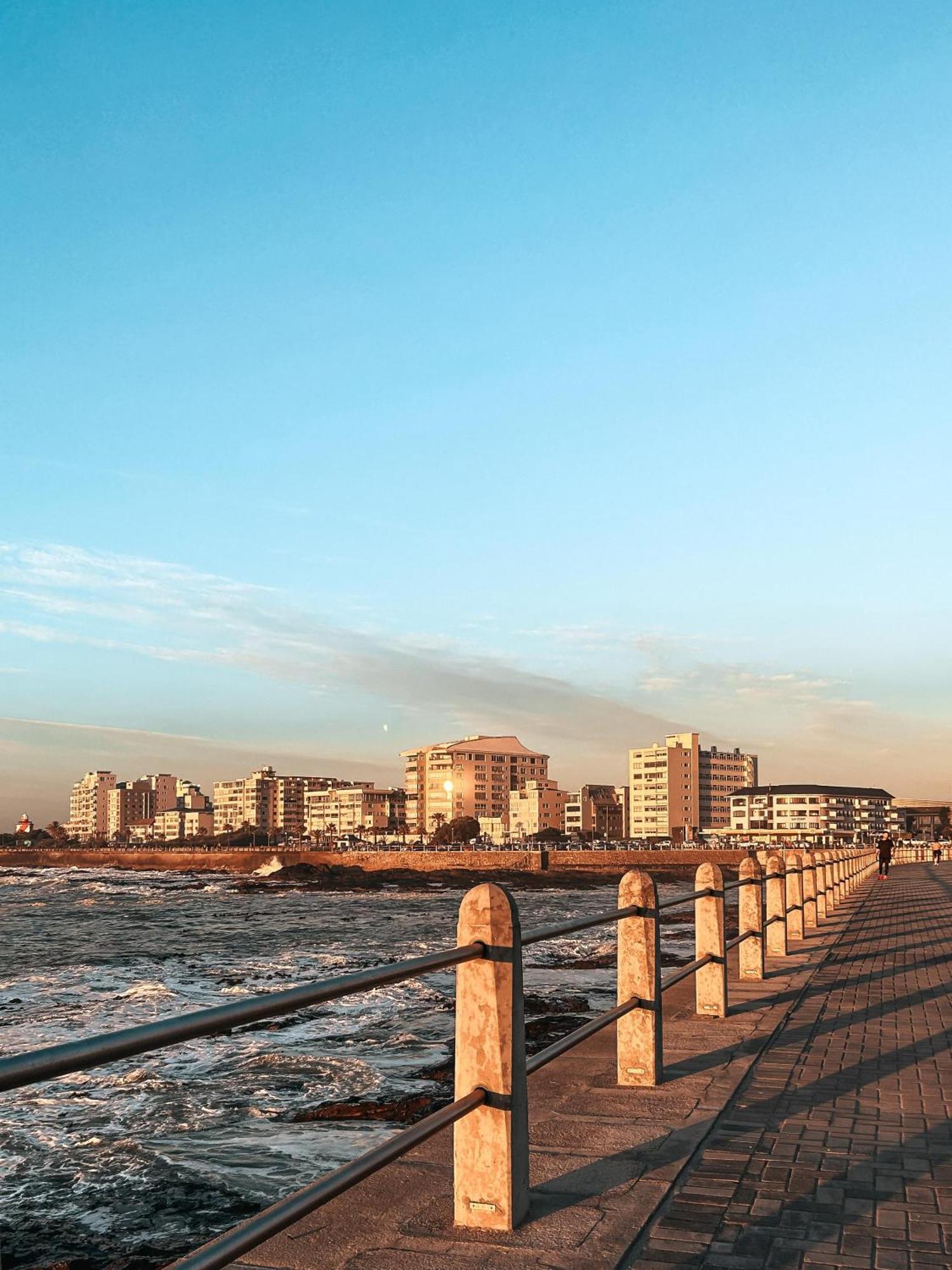 Apartment 259 On Beach: 1 Bedroom For 4 In Sea Point Cape Town