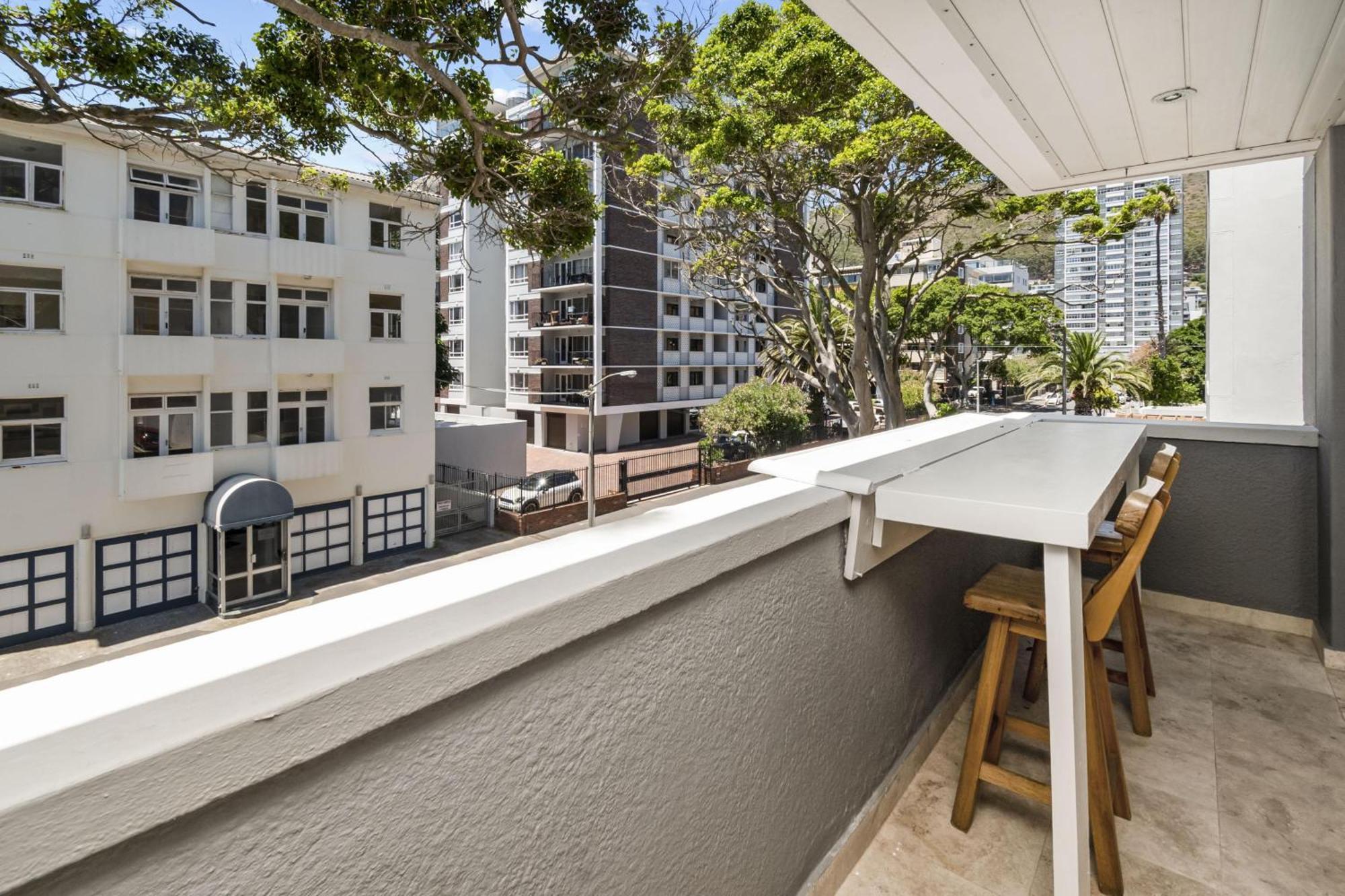 259 On Beach: 1 Bedroom For 4 In Sea Point