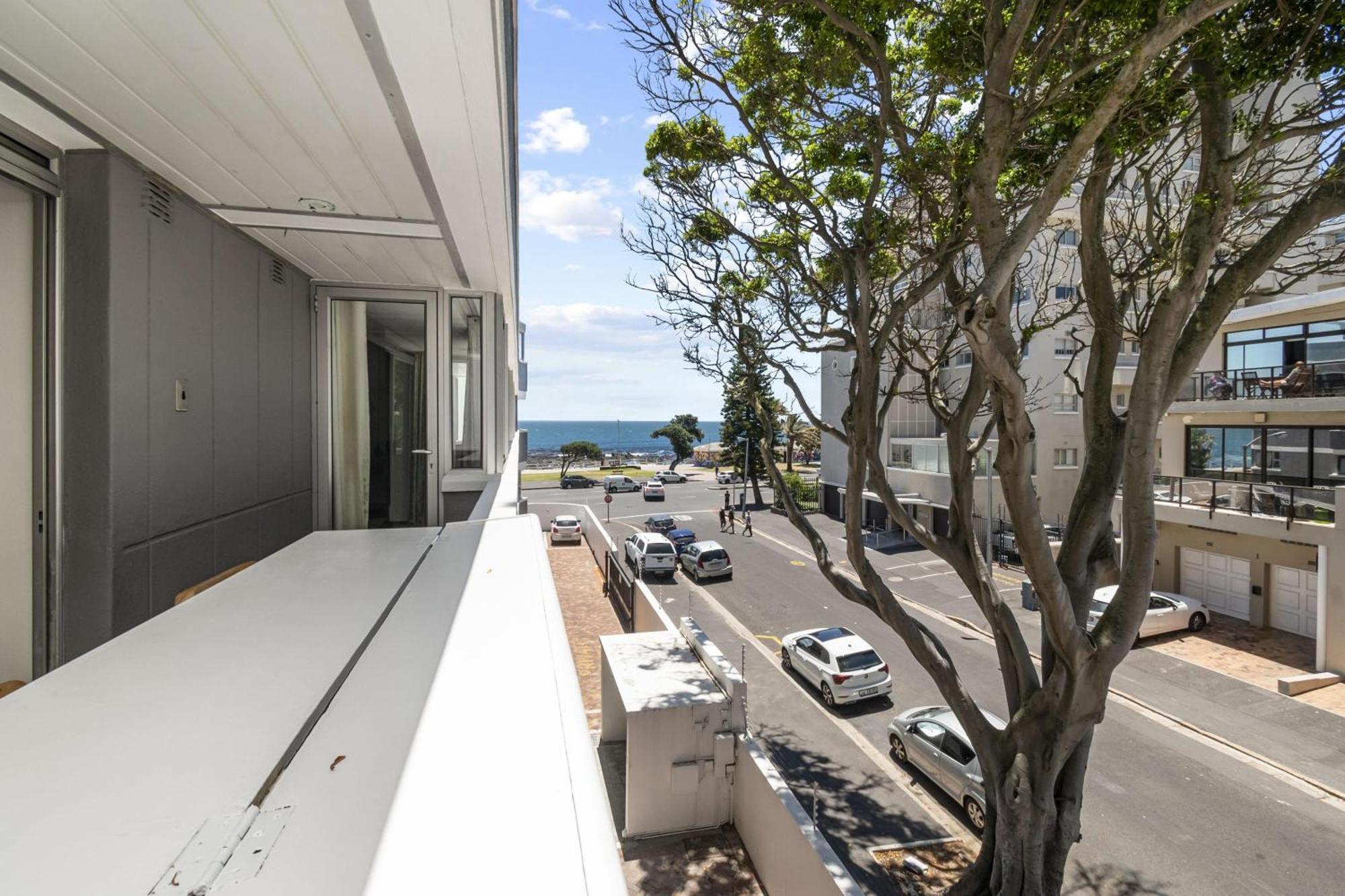 259 On Beach: 1 Bedroom For 4 In Sea Point *
