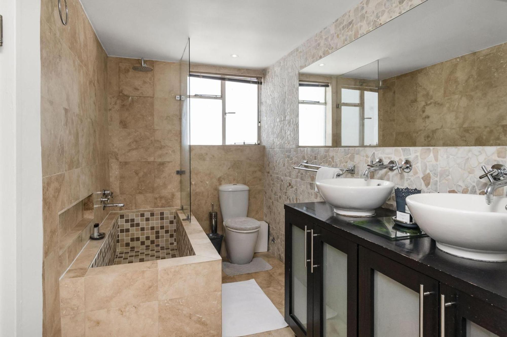 259 On Beach: 1 Bedroom For 4 In Sea Point * Cape Town