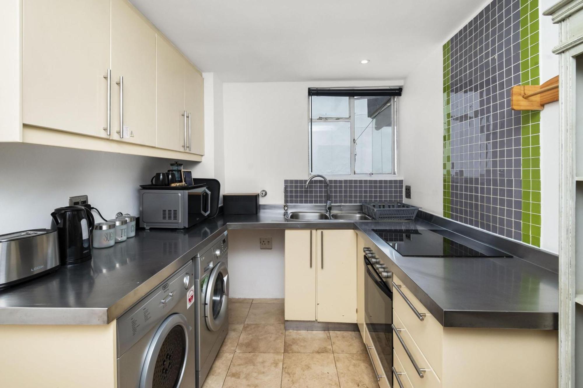 259 On Beach: 1 Bedroom For 4 In Sea Point Apartment