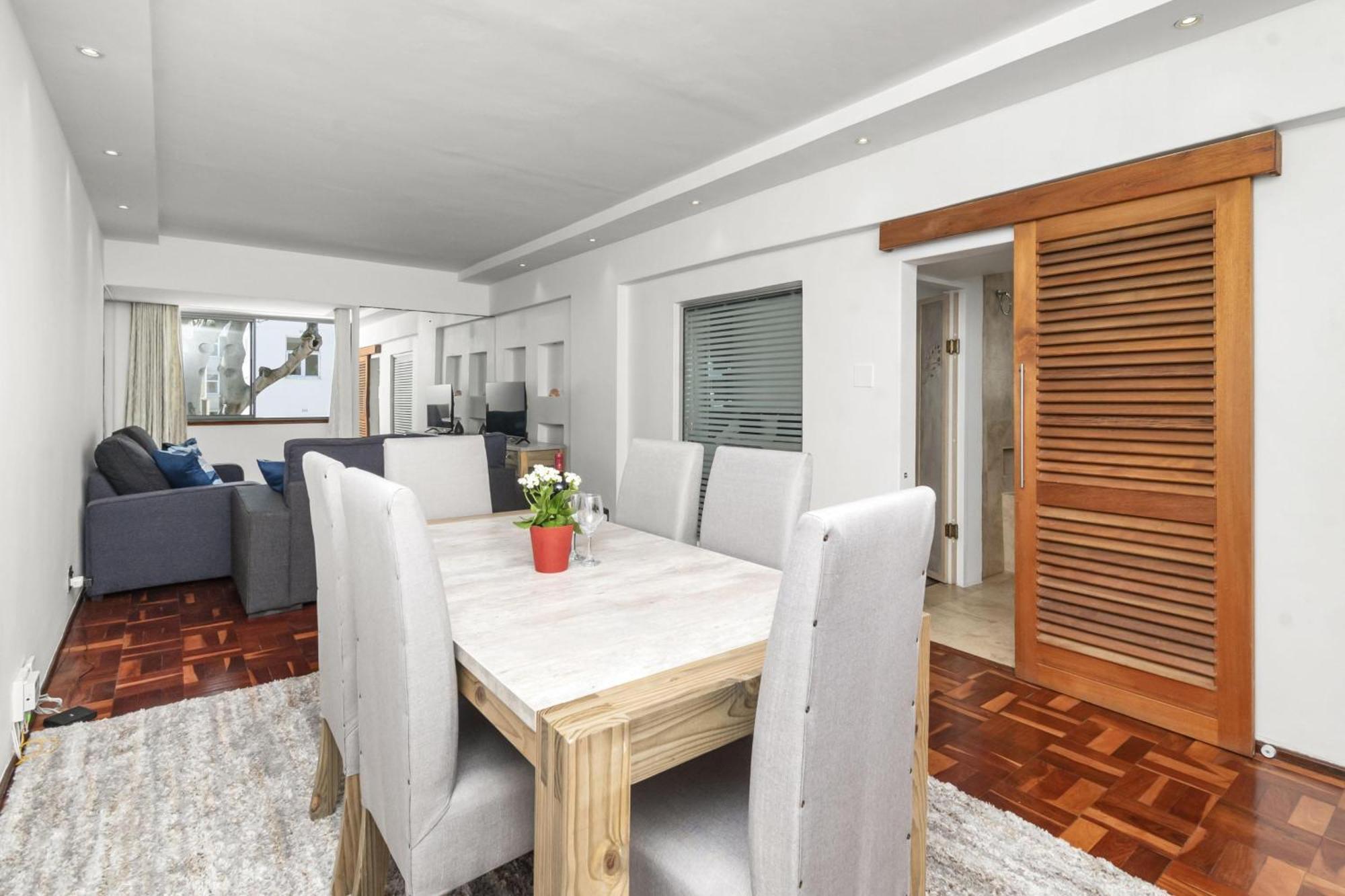 Apartment 259 On Beach: 1 Bedroom For 4 In Sea Point *